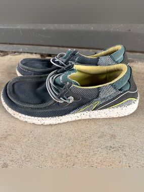 Men’s Wally Hey Dude Shoes Size 9